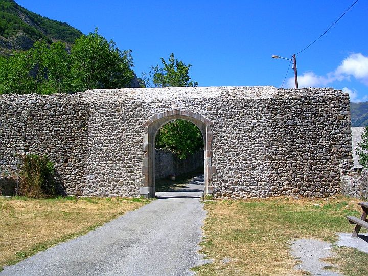Porte Nord chateau Lesdiguières